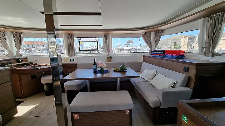 Lagoon 46 Fly - 