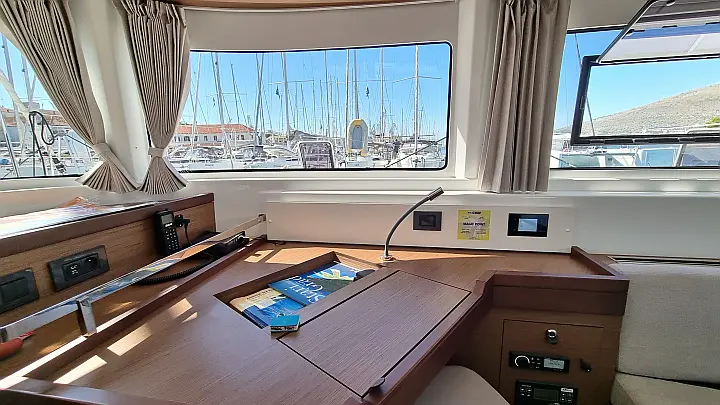 Lagoon 46 Fly - 