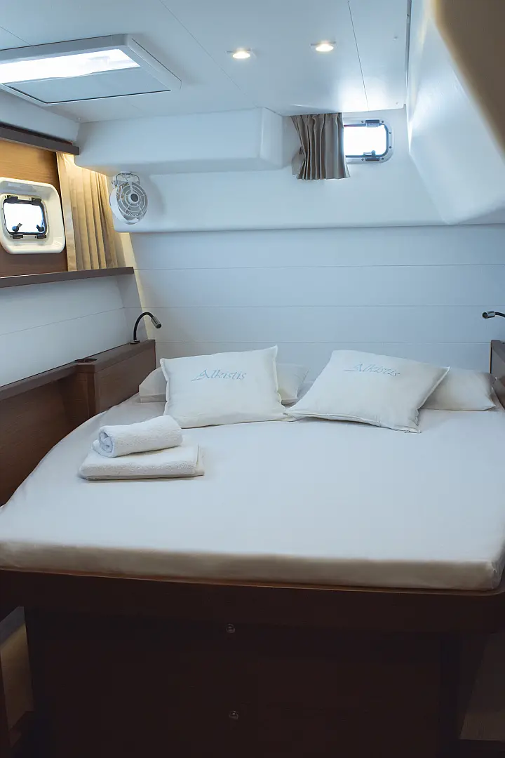 Lagoon 450 Fly (Genarator,A/C,Water Maker,Inverter) - 