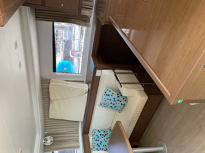 Lagoon 450 Fly (Genarator,A/C,Water Maker,Inverter) - 