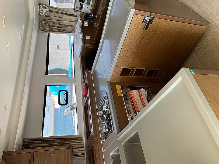 Lagoon 450 Fly (Genarator,A/C,Water Maker,Inverter) - 