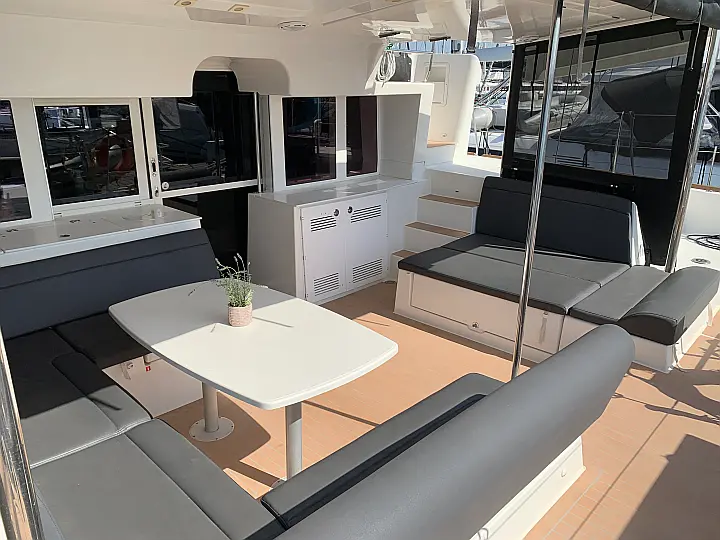 Lagoon 450 Fly (Genarator,A/C,Water Maker,Inverter) - 