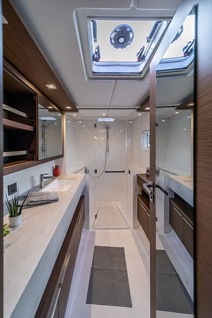 Lagoon 46 (Owner's version) - 