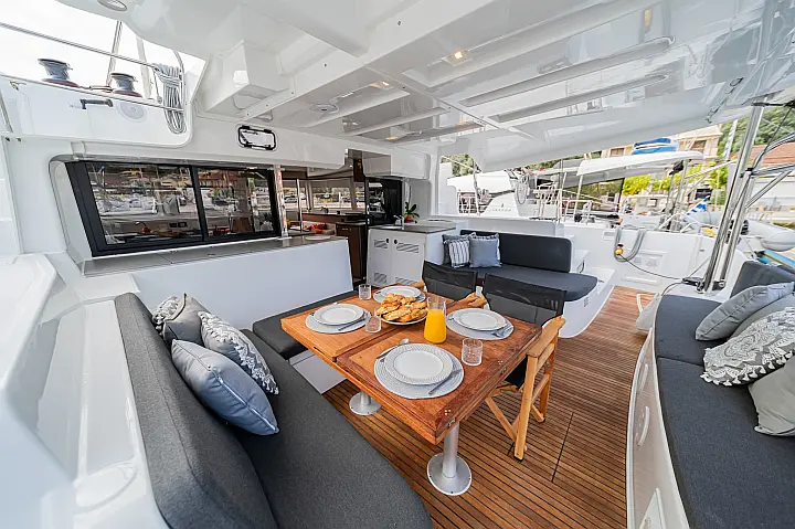 Lagoon 46 (Owner's version) - 