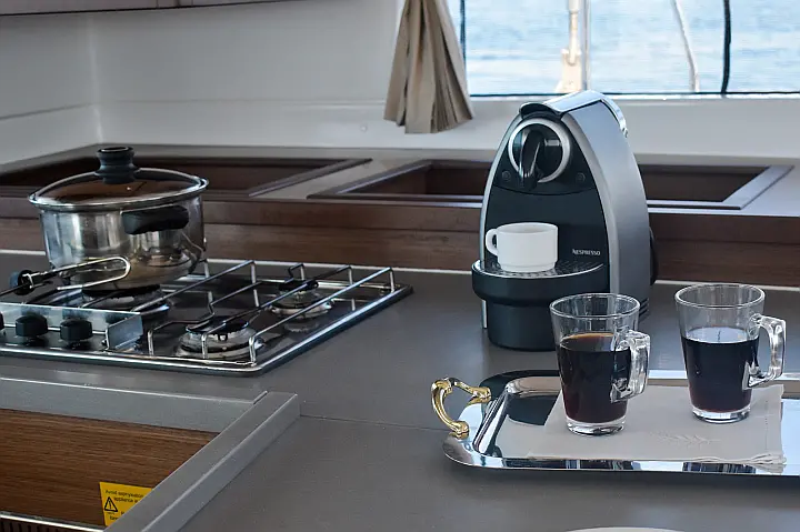 Lagoon 450 Fly (Genarator,A/C,Water Maker,Inverter) - 