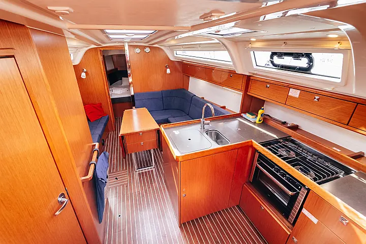 Bavaria Cruiser 37 - 