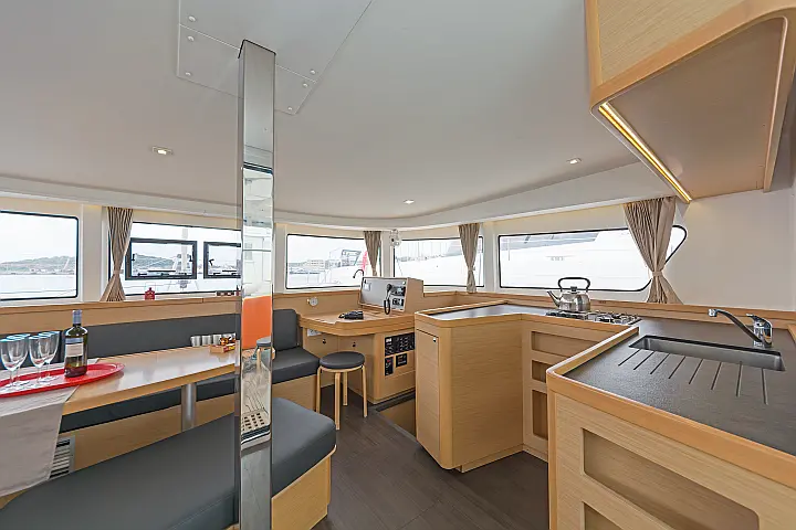 Lagoon 42 A/C & GEN & WM - 