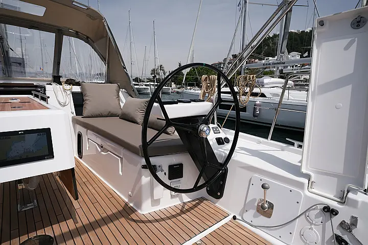 Dufour 390 - 