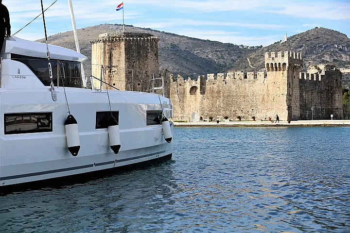 Lagoon 46 Fly - 