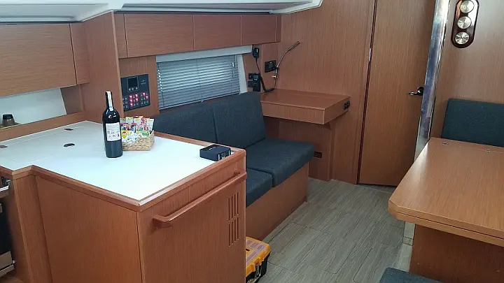 Bavaria C42 - 