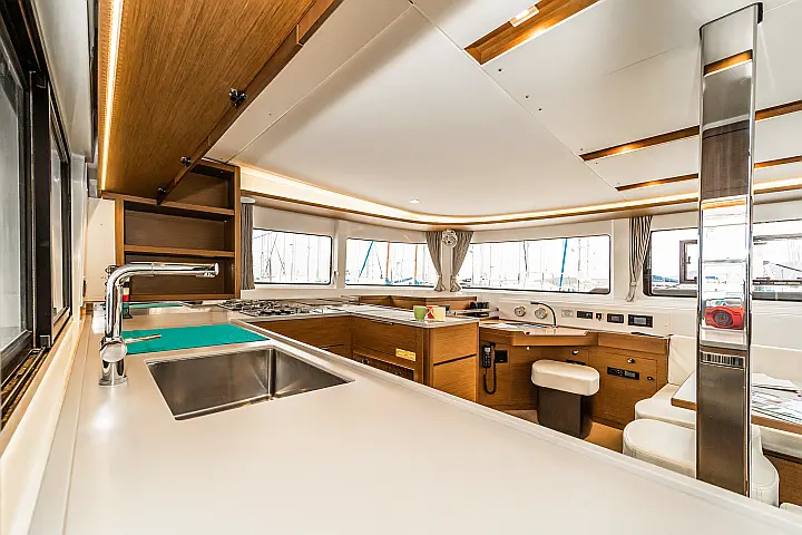 Lagoon 46 A/C & GEN & WM - 