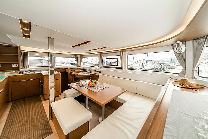 Lagoon 46 A/C & GEN & WM - 