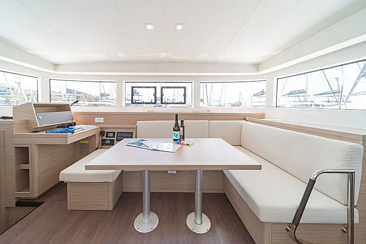 Lagoon 40 - interior image