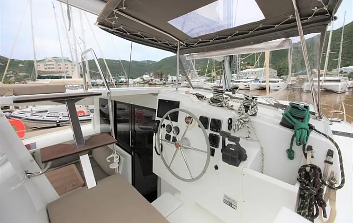 Fountaine Pajot Lucia 40  - 