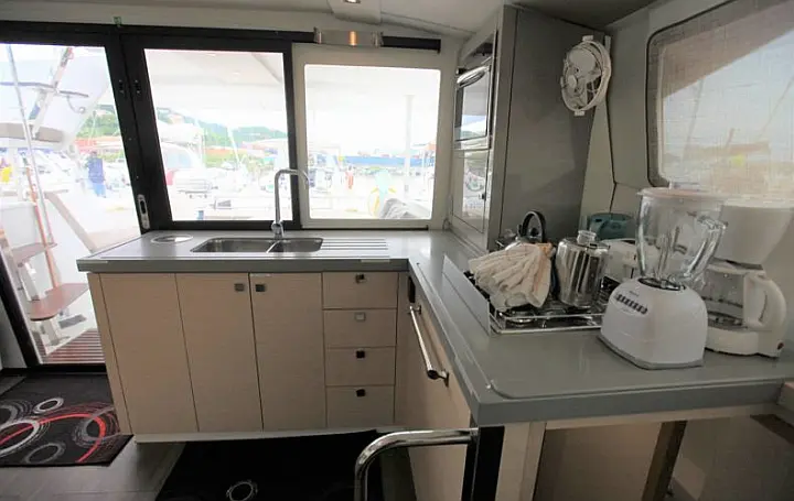 Fountaine Pajot Lucia 40  - 