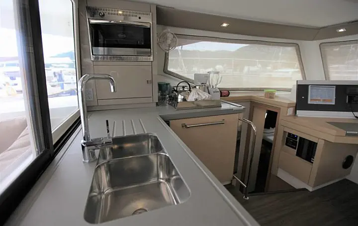 Fountaine Pajot Lucia 40  - 