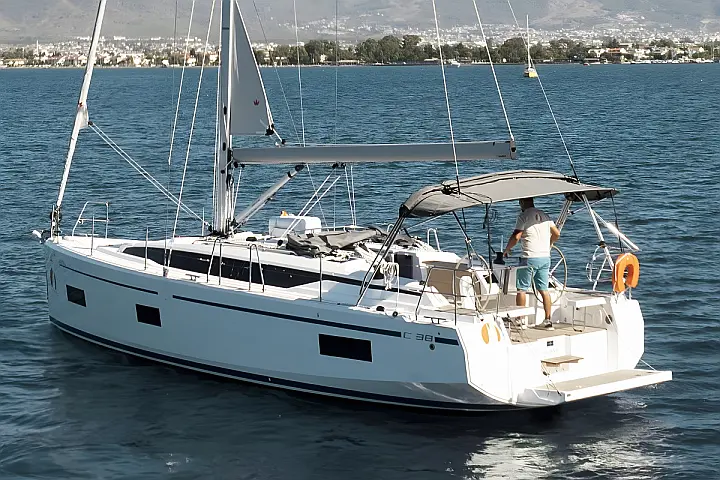 Bavaria C38 - 