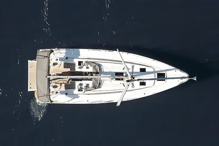 Bavaria C38 - 