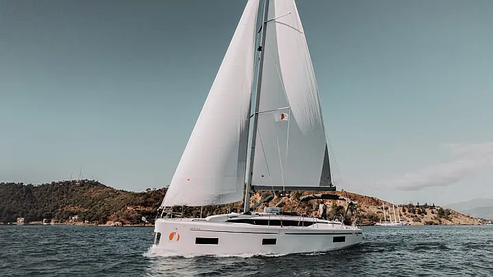 Bavaria C38 - 