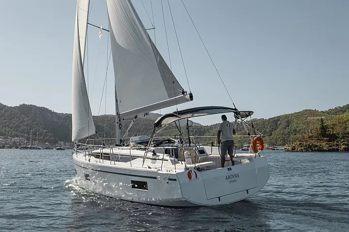 Bavaria C38 - 