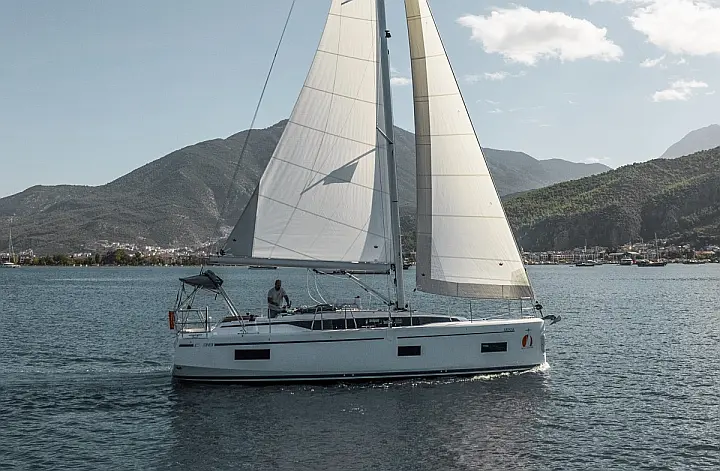 Bavaria C38 - 