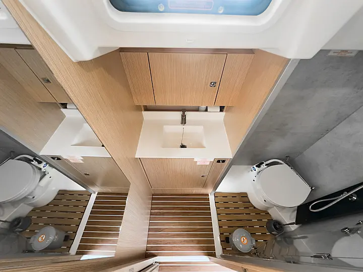 Bavaria C38 - 