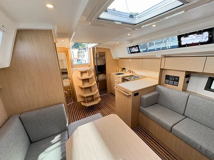Bavaria C38 - 