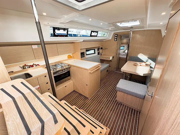 Bavaria C38 - 
