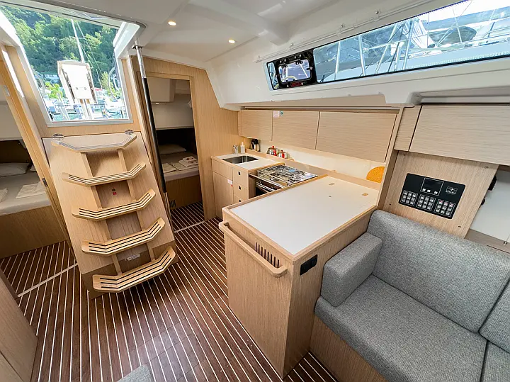 Bavaria C38 - 