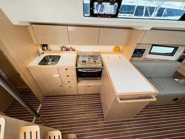 Bavaria C38 - 