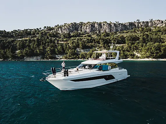 Prestige 590 Fly
