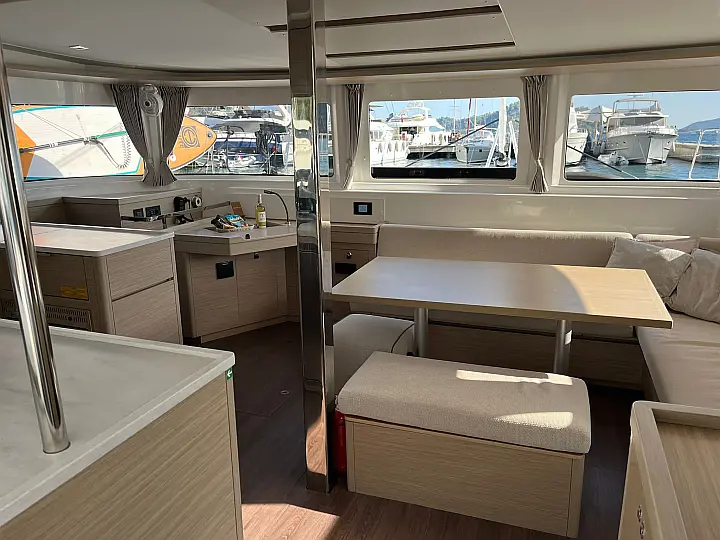 Lagoon 46 Fly - 