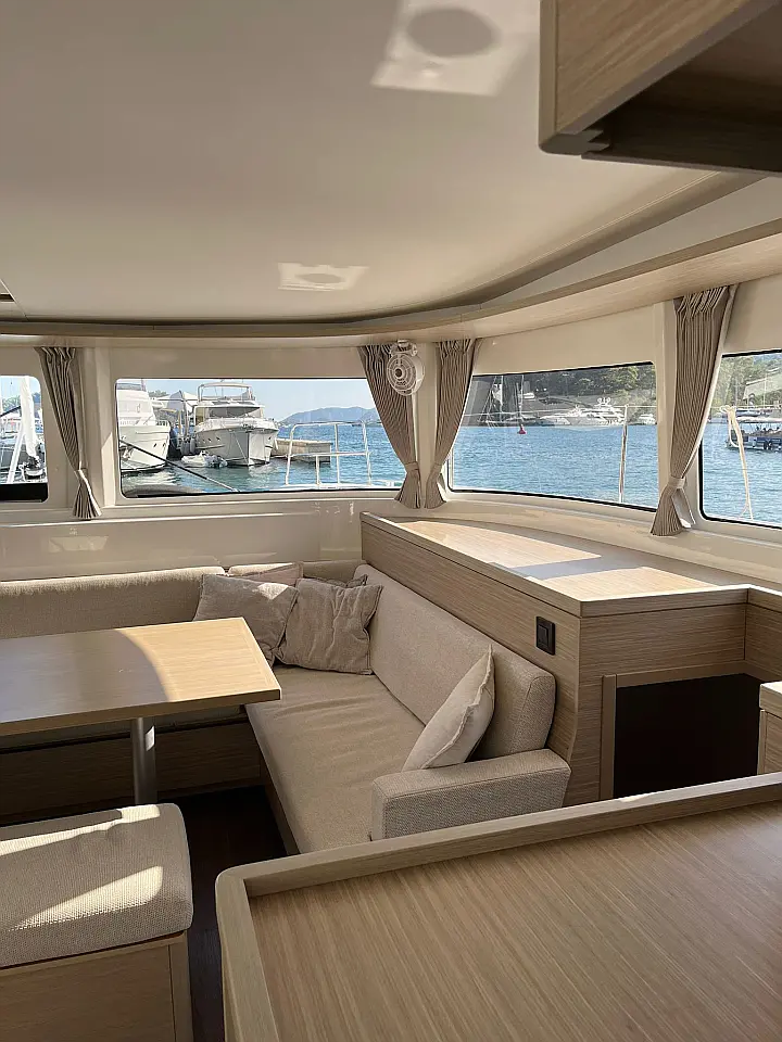 Lagoon 46 Fly - 