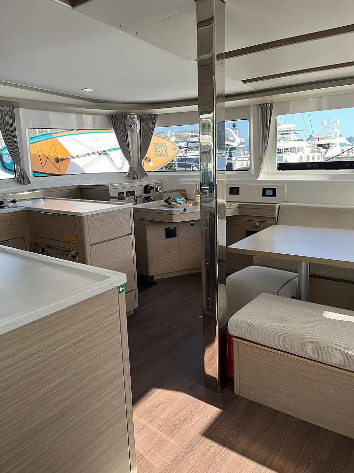 Lagoon 46 Fly - 