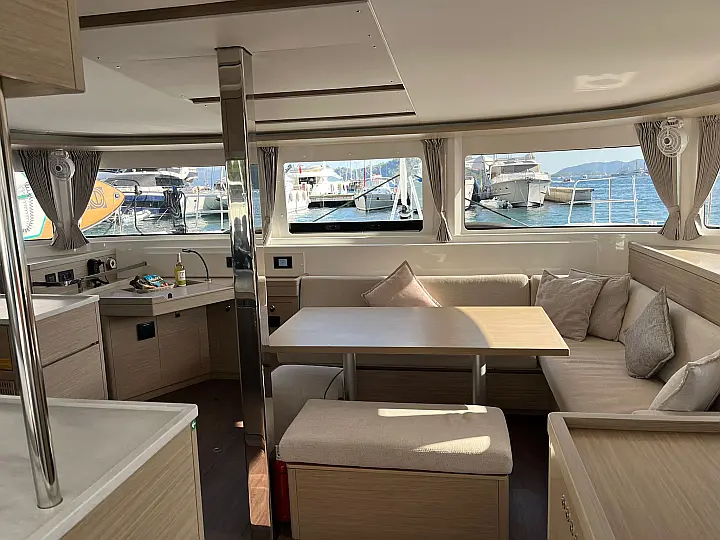 Lagoon 46 Fly - 