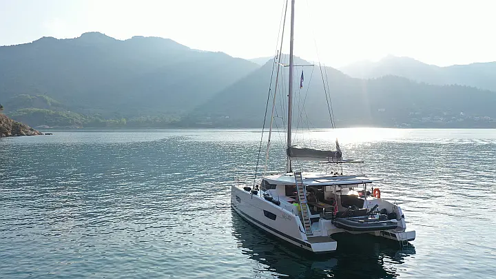 Isla 40 (A/C & Watermaker & Generator - 4+1 Cabins/4 Heads) - 