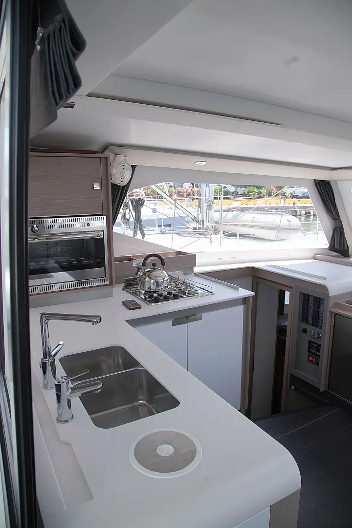 Isla 40 (A/C & Watermaker & Generator - 4+1 Cabins/4 Heads) - 