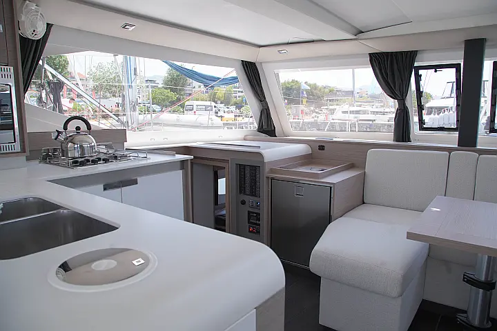 Isla 40 (A/C & Watermaker & Generator - 4+1 Cabins/4 Heads) - 