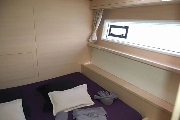 Lagoon 620 - Cabin / window