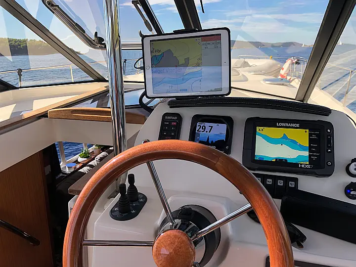 Delphia Escape 1350 - skipper seat_2