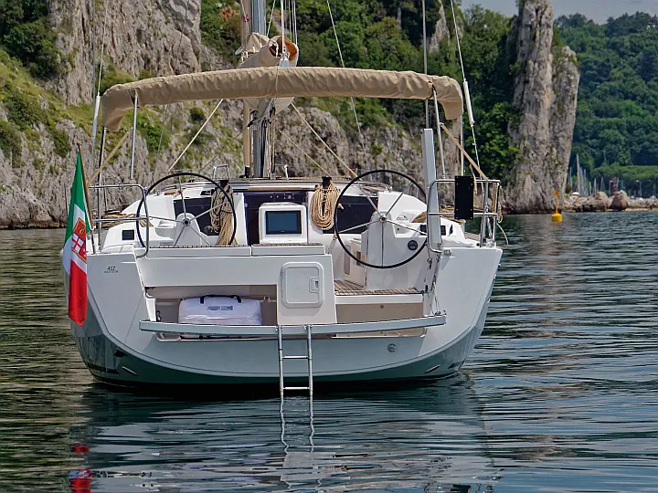 Dufour 412 GL - At anchor