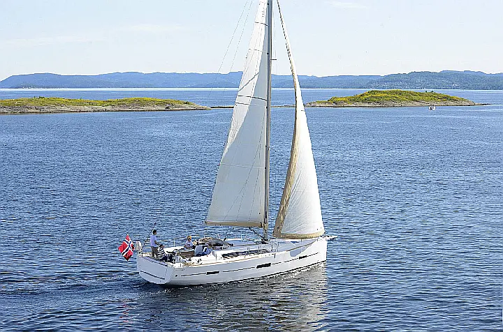 Dufour 412 GL - Sailing