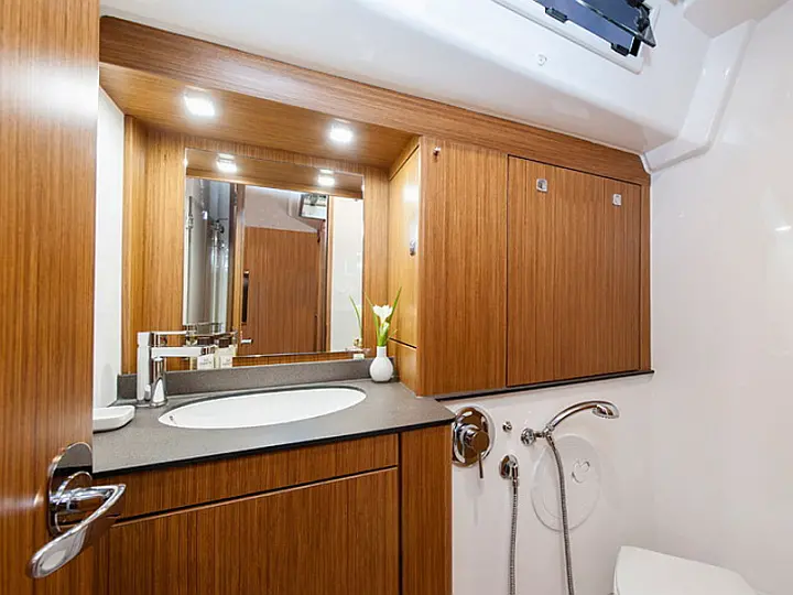 Bavaria Cruiser 56 - 