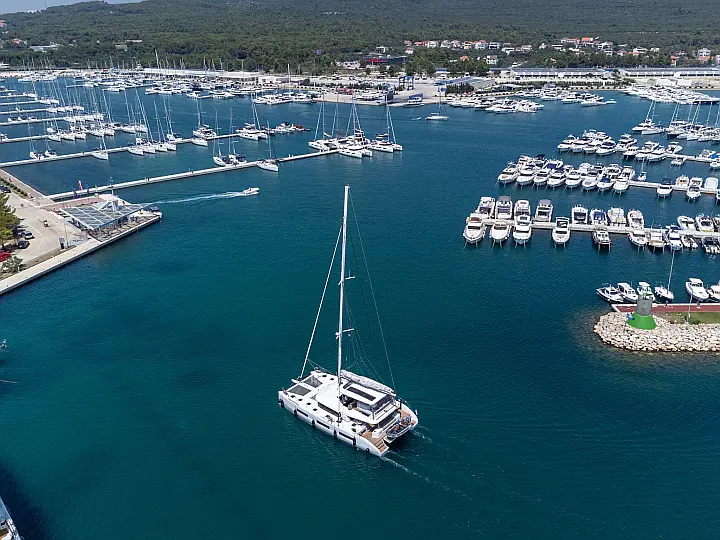 Lagoon Sixty 5 - 