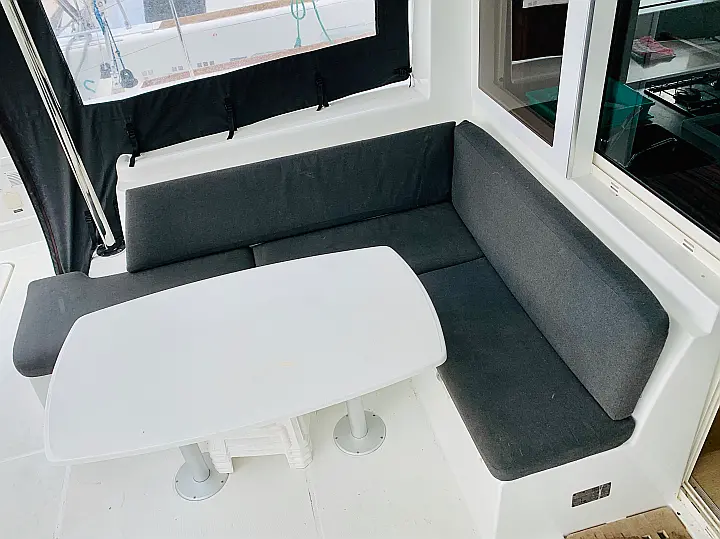 Lagoon 40 - Lounge 1