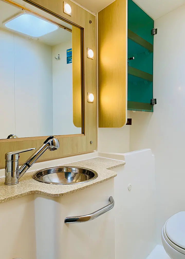 Catlante 600 - Bath 1