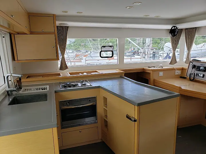 Lagoon 450 SporTop - Kitchen 1