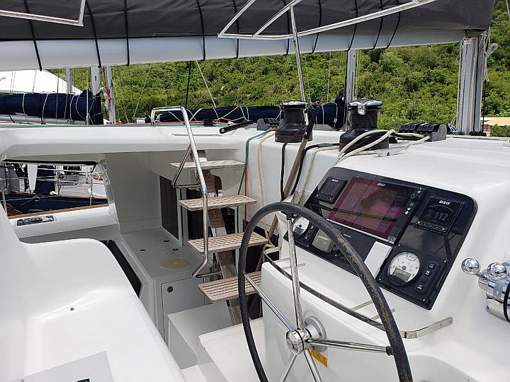 Lagoon 450 SporTop - Helmstation 2