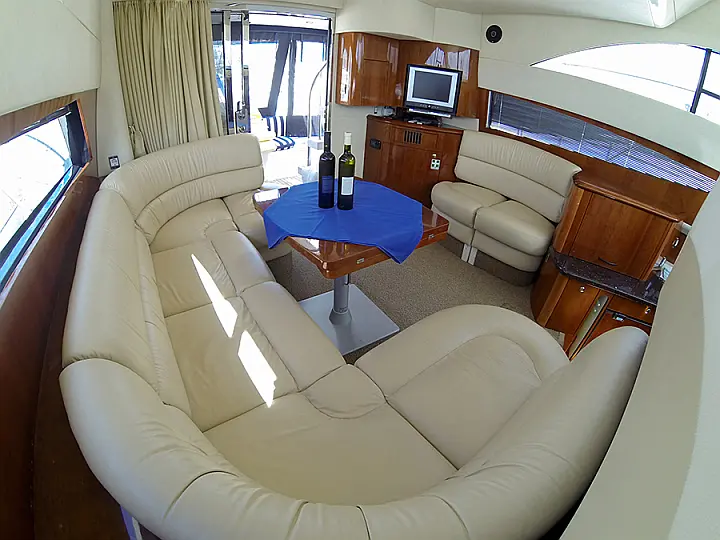 Fairline Phantom 40 - Saloon