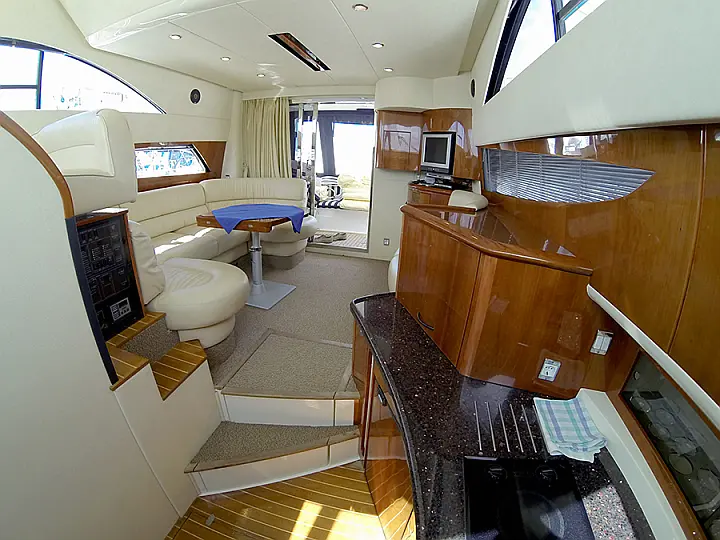 Fairline Phantom 40 - Saloon